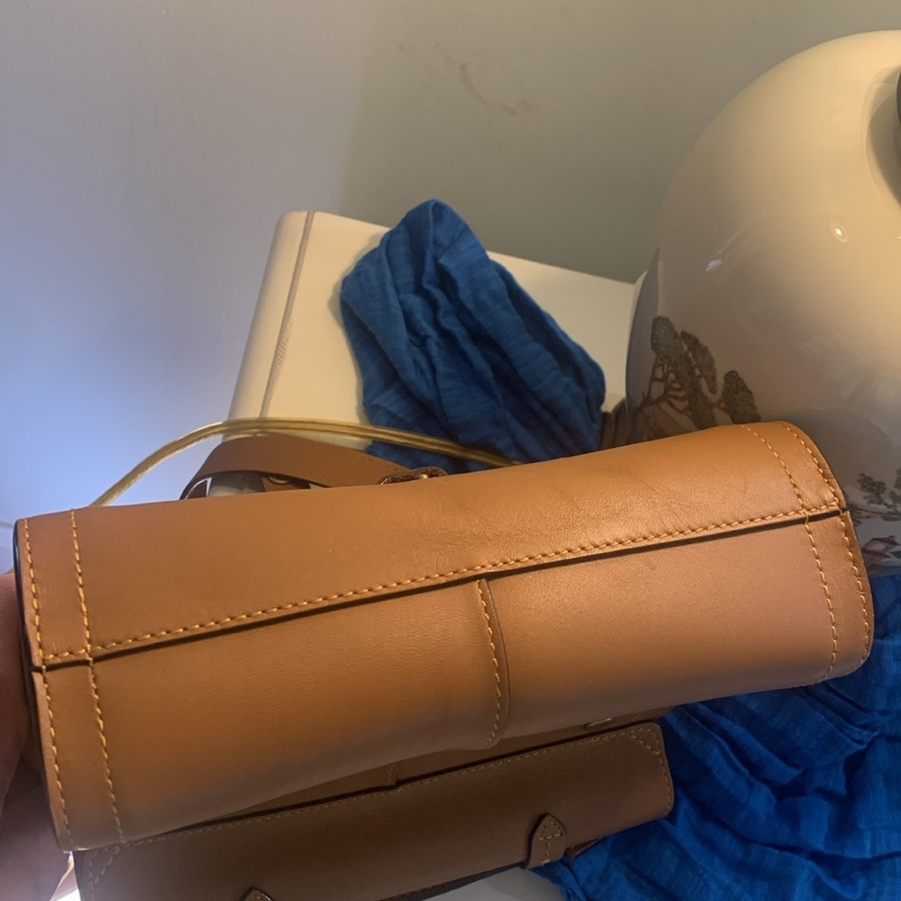 NWT III Be Ca by Joy Gryson tan genuine leather crossbody bag - Picture 9 of 11
